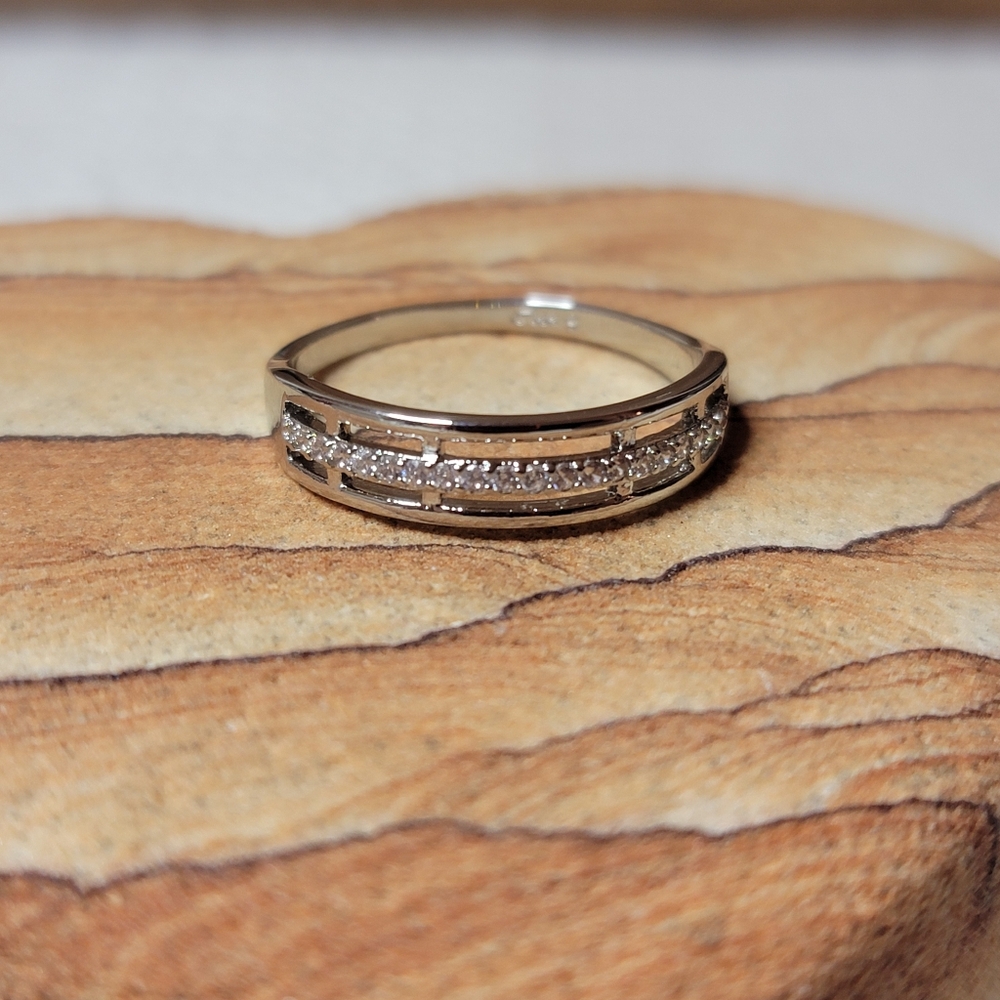 18K Stacking Band - NEW - Size 9